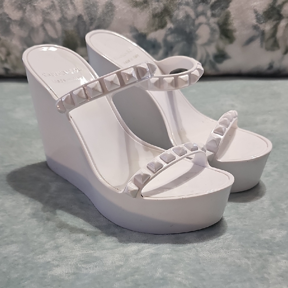 Elegant Pyramid Stud Platform Wedge Slides in Pure White
